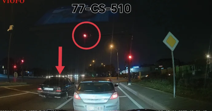 Svetoforda tırkaya gedən sürücülər: Bunun sonu faciə ilə bitə bilər VİDEO