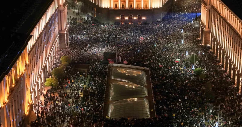 Kütləvi etirazlar Bolqarıstan hökumətini istefaya məcbur etdi