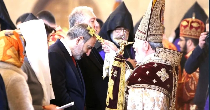 Paşinyan dövlətə nəzarət edir, amma…Kilsə hələ də güc mərkəzidir ŞƏRH