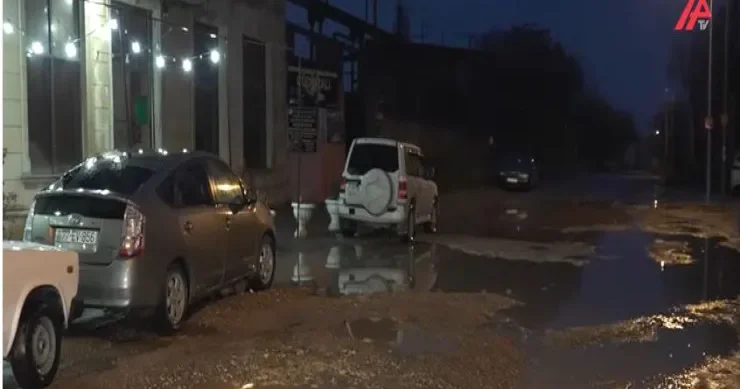 Zabratda avtobuslar bərbad yollara girə bilmir Sakinlər DANIŞDI VİDEO