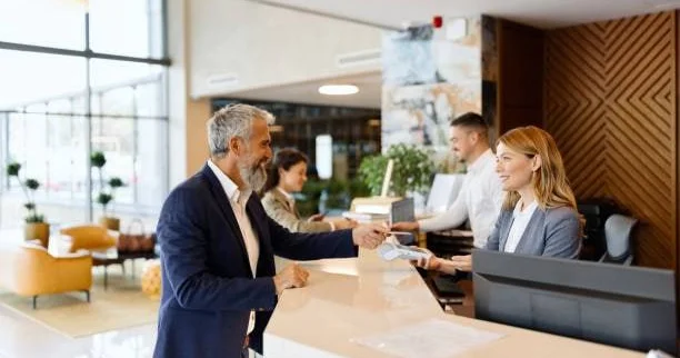 Turist məmnuniyyətinə ZƏRBƏ Hotellərdə qonaqlardan niyə şəxsiyyət vəsiqəsinin surəti tələb edilir?