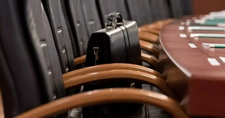 Əli Abbasovun deputat mandatından məhrum edildi