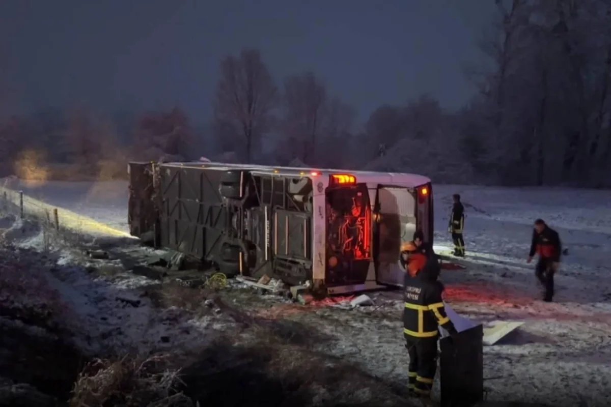 Dəhşətli avtobus qəzası 3 ölü, 26 yaralanan var