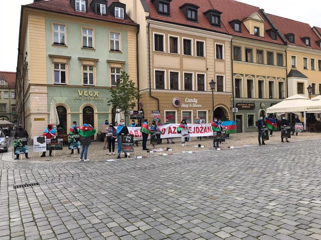 Polşa slovakiyalı deputatların Rusiyaya buraxılmamasına aydınlıq gətirdi