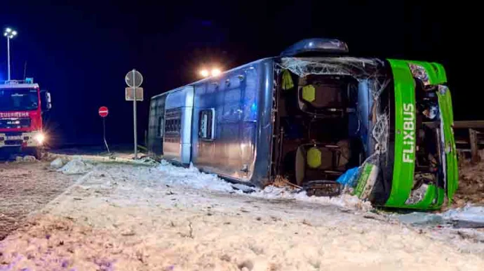 Avtobus qəzaya uğradı 2 ölü, 10 yaralı