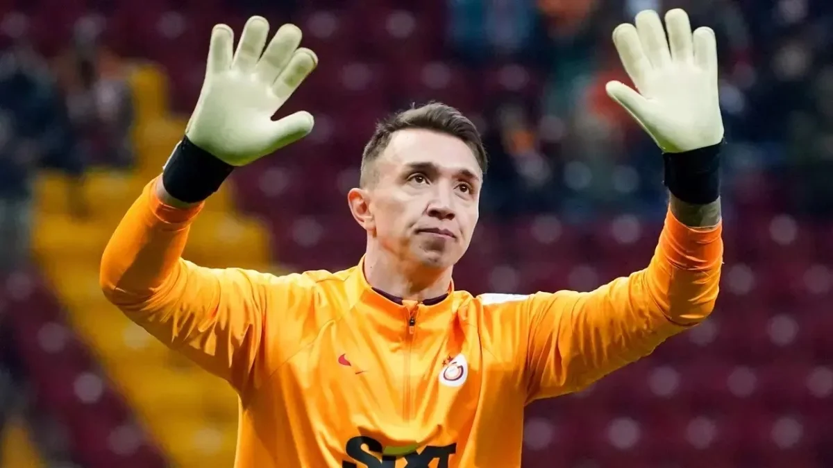 Muslera Qalatasarayın bu təklifinə bu dəfə nə cavab verdi?