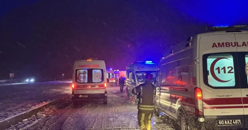 Sərnişin avtobusu TIR a çırpılıb, 13 nəfər yaralanıb