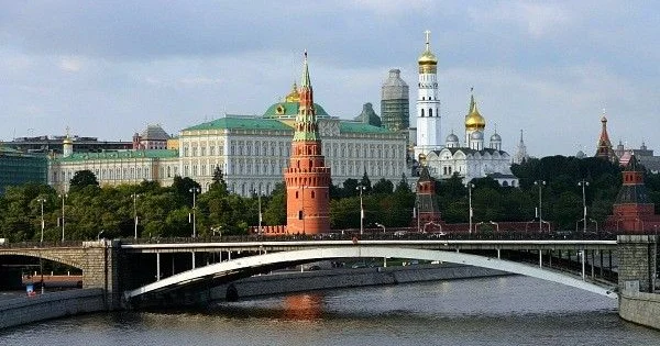 Yalnız Rusiya qonşularına bu gözlə baxır