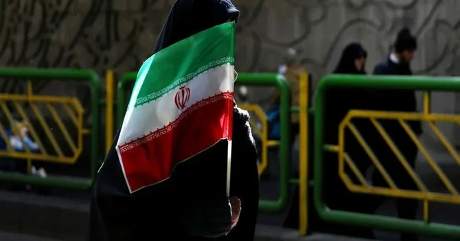 Tehranda yüz minlərlə insan küçələrə çıxdı