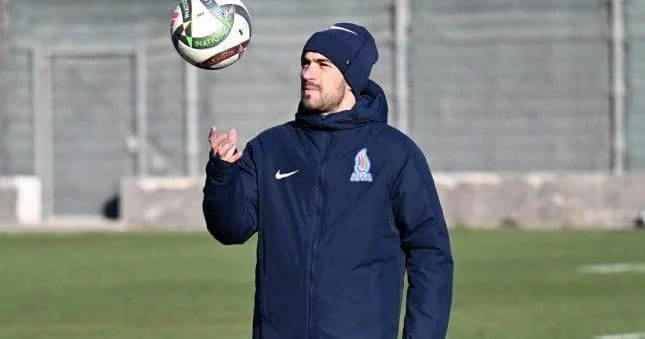 Qara Qarayevin məşqçi kimi ilk Fotoları