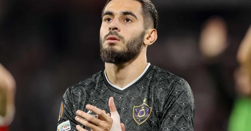 “Nənəm öz qızıllarını satıb verdi ki, milli ilə səfərə gedim”