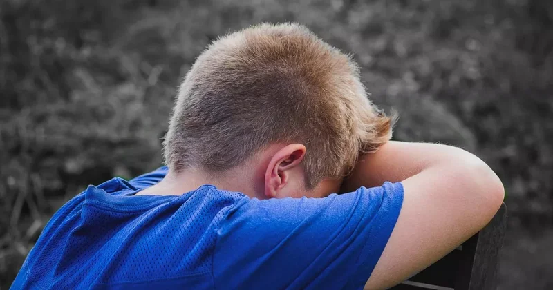 Эстония борется с подростковыми самоубийствами набором с фломастерами и сладостями