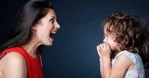 Sərt və aqressiv analar uşaq psixikası üçün təhlükəlidir