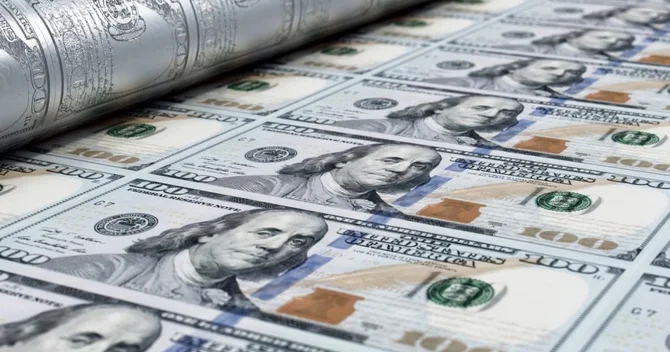 İkinci əl şkaf alan kişi içindən 7,5 milyon dollar PUL TAPDI