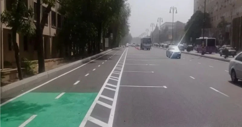 Xətai prospektindəki parklanma yeri çaşqınlıq yaratdı Foto