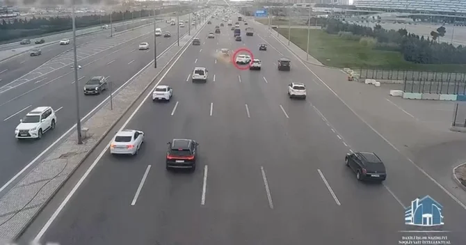 Sürücü diqqətsizliyi qəzaya səbəb oldu ANBAAN VİDEO