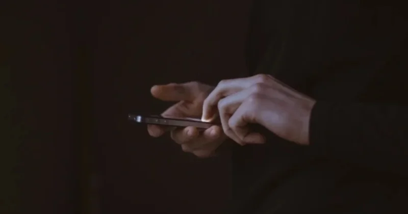 Çində tənha yaşayanlar üçün Öldün? mobil tətbiqi populyarlıq qazanıb