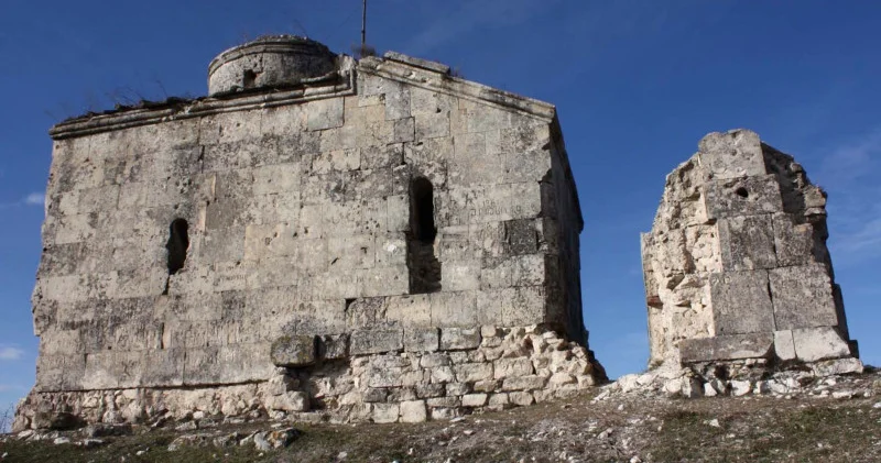 QAZAX ALBAN MƏBƏDİ ALBAN MEMARLIĞININ İNCİLƏRİNDƏN BİRİ