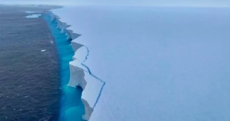 Antarktida nəhəng aysberq sürətlə əriyir