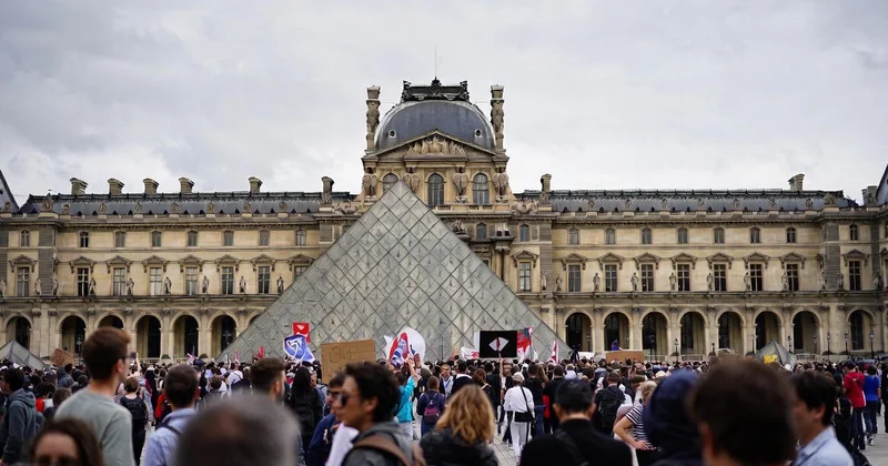 Сотрудники Лувра снова бастуют