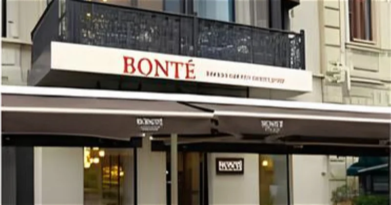 В ресторане в центре Баку обрушился потолок, есть пострадавшие