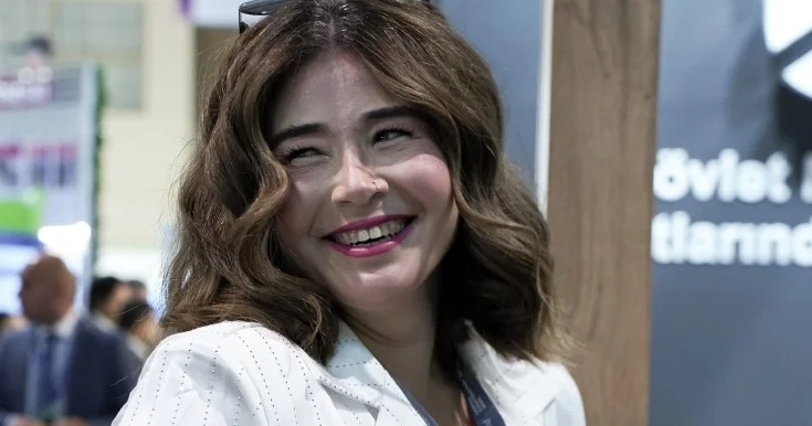 Elnarə yenə instaqramda adını dəyişdi