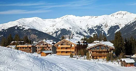 Rus milyarderin Kurşeveldəki evi qarət edilib...