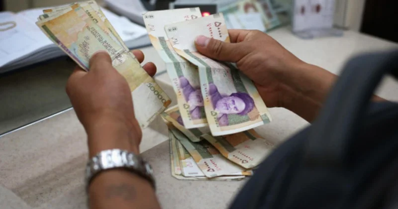 İran rialının məzənnəsi ölkədəki etirazlar fonunda yeni antirekord qırıb