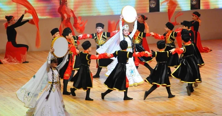 Детей в США обучат азербайджанским танцам