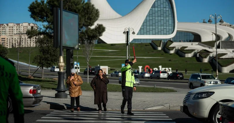 Polis təhlükə yaradan piyadalara qarşı profilaktik tədbir keçirdi VİDEO