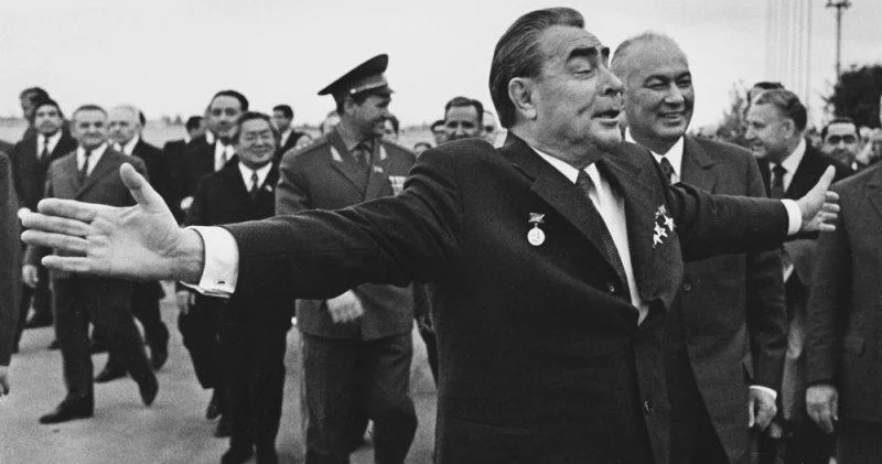 Brejnevin vəliəhd Rza Pəhləviyə hədiyyəsi Foto