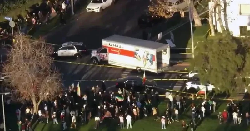 В США грузовик наехал на митингующих в поддержку протестов в Иране