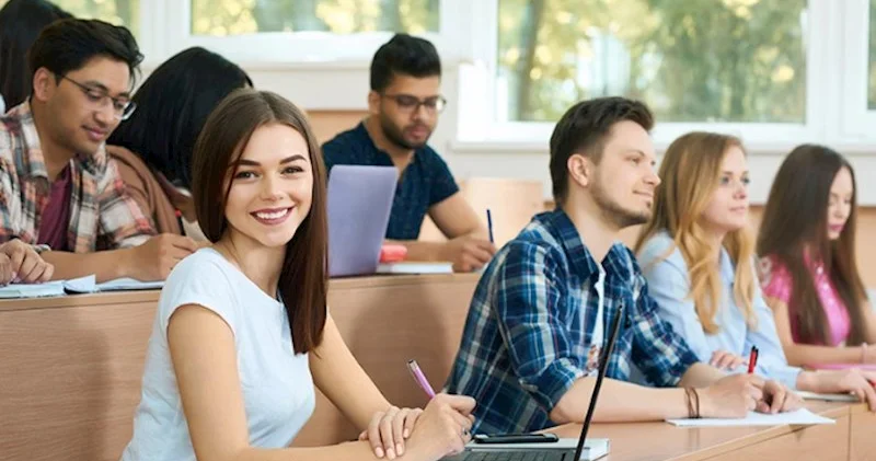 Ekspert: Eyni ixtisaslar bir neçə universitetdə tədris olunur