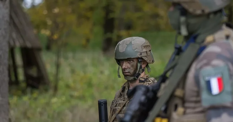 Франция запускает набор на добровольную военную службу