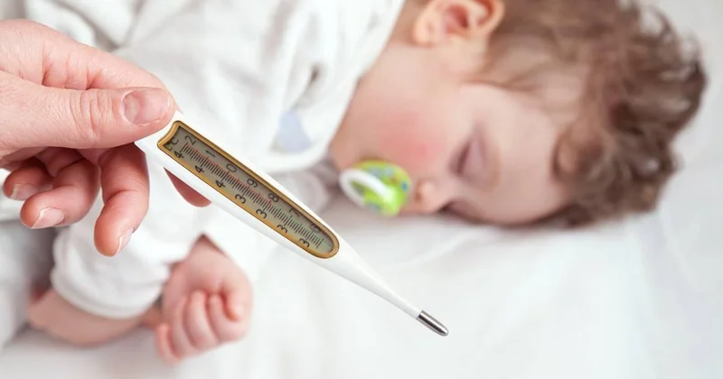 Qızdırması olan uşağa bu səhvləri etməyin vəziyyəti daha da ağırlaşdıra bilər