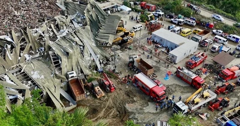 На Филиппинах из за схода оползня на свалке погибли восемь человек