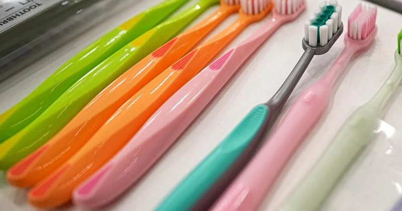 35 yaşlı kişinin mədəsindən yeddi diş fırçası çıxdı