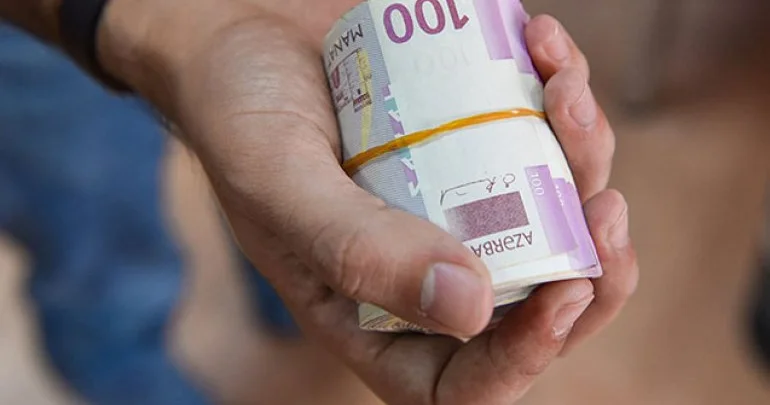 Pul tələbi borclunun maaşının yarısından çox ola bilməz