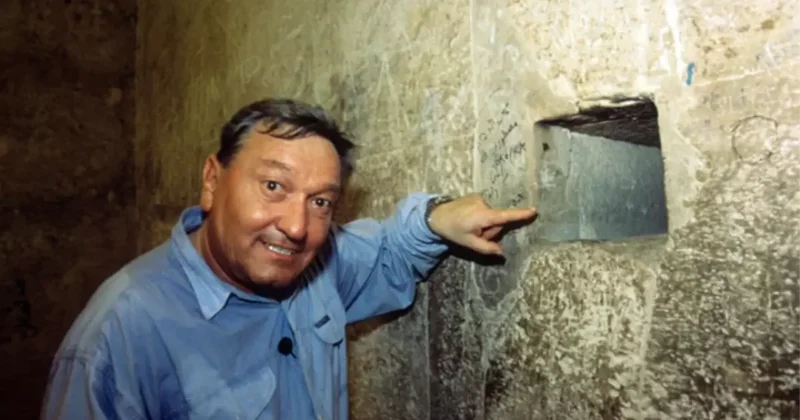 Tanınmış yazar 90 yaşında vəfat etdi