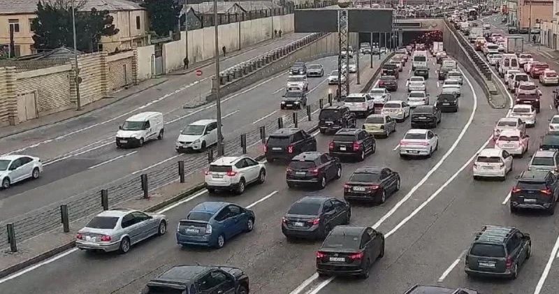 Bakı həftəyə tıxaclarla başladı SİYAHI