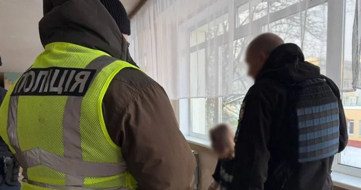 В киевской школе ученик напал с ножом на двух человек: изучается связь подростка со спецслужбами РФ