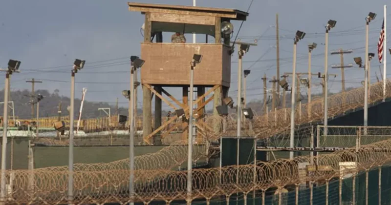 СМИ: Великобритания выплатила значительную сумму бывшему узнику Гуантанамо ФОТО