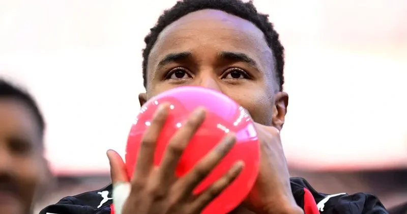 “Fənərbaxça ya gəlir” deyilən ulduz futbolçu SÜKUTU POZDU