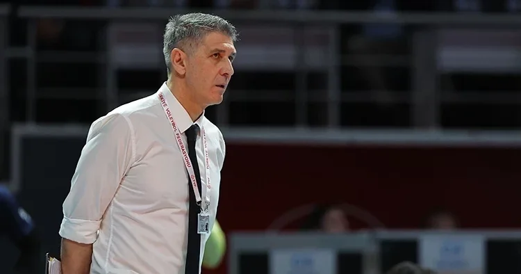 Fənərbaxça baş məşqçisi ilə yolları ayırıb