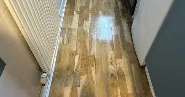 Cəmi bir vasitə ilə döşəmələri silin: Ev lüks otel kimi qoxacaq