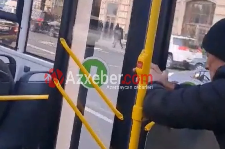 65 nömrəli avtobusda qorxunc anlar Qapısı açıq qaldı VİDEO