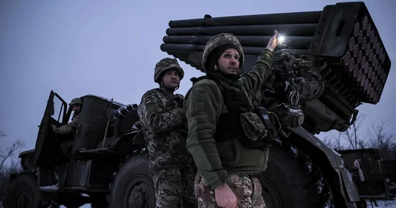 СМИ: В офисе Зеленского сообщили, что ВСУ могут выйти из Донбасса