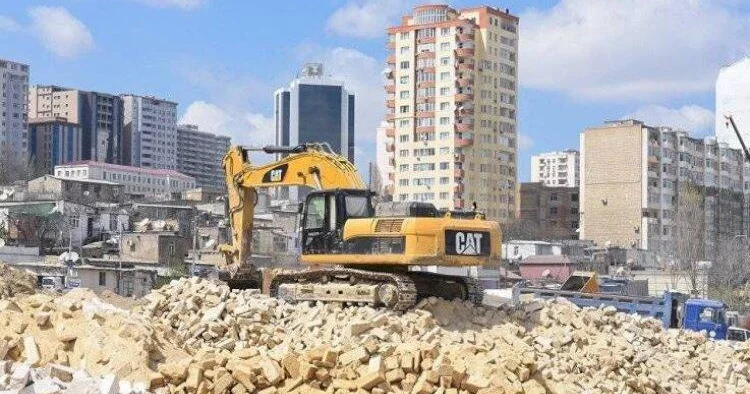 Аварийные дома в центре Баку пойдут под снос ВИДЕО