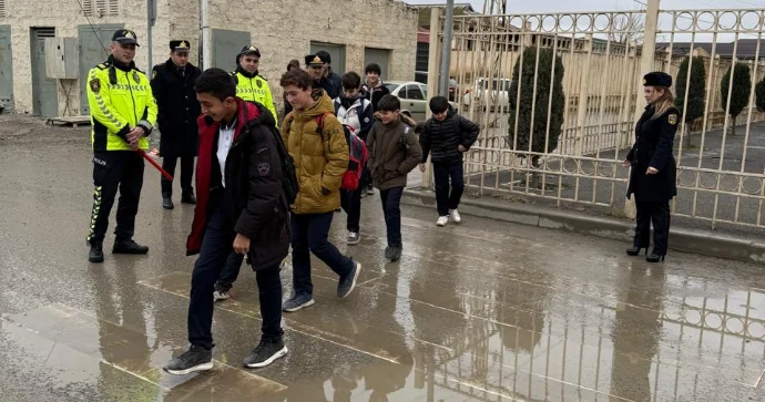 Yol polisi Sabunçuda məktəblilər arasında təbliğatı gücləndirdi FOTOLAR