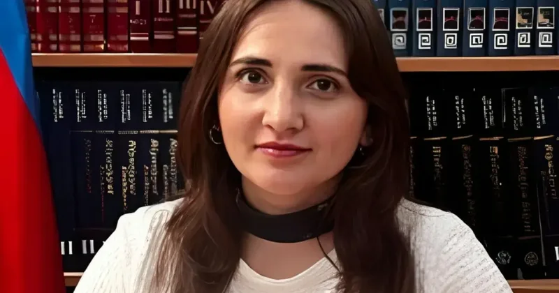 Təqsirləndirilən məhkəməyə gəlmədi, hökm təxirə düşdü Nə baş verir?